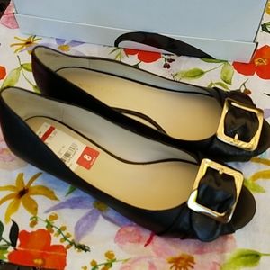 Nine West size 8 Peep Toe Kitten Wedge Shoe